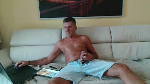 Snapshot of nymphomanboy chatting on September 29, 5:39 am Marc online show from September 29, 5:39 am