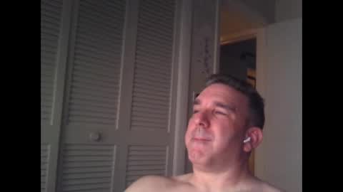 Snapshot of oceanmanx chatting on December 21, 5:47 am Ocean online show from December 21, 5:47 am