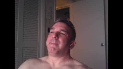 Snapshot of oceanmanx chatting on December 3, 1:28 am Ocean online show from December 3, 1:28 am