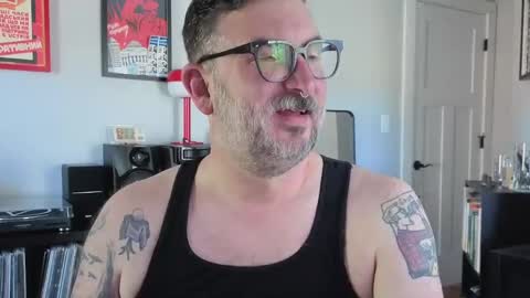 Snapshot of office_dad chatting on September 19, 7:02 pm Office Dad online show from September 19, 7:02 pm