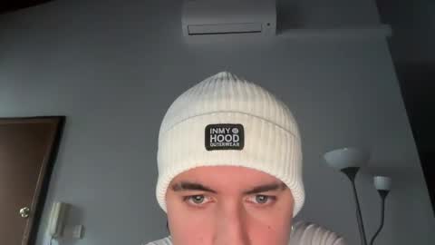 officialmee04 online show from February 6, 3:20 pm