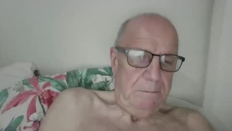 Snapshot of oggi95 chatting on September 12, 6:35 am oggi95 online show from September 12, 6:35 am