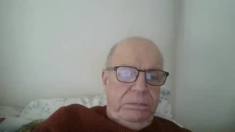 Snapshot of oggi95 chatting on February 12, 11:40 am oggi95 online show from February 12, 11:40 am