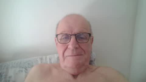 Snapshot of oggi95 chatting on February 17, 9:56 am oggi95 online show from February 17, 9:56 am