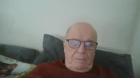 Snapshot of oggi95 chatting on February 10, 11:36 am oggi95 online show from February 10, 11:36 am