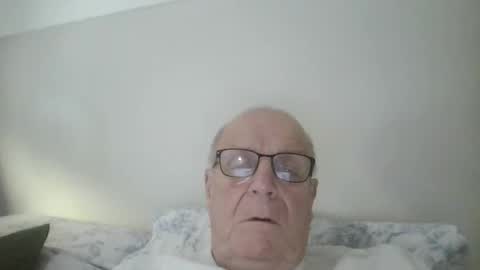 Snapshot of oggi95 chatting on February 13, 3:03 pm oggi95 online show from February 13, 3:03 pm