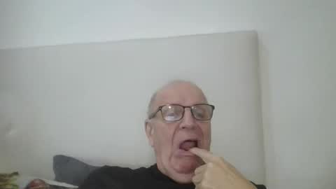 Snapshot of oggi95 chatting on February 7, 2:04 pm oggi95 online show from February 7, 2:04 pm