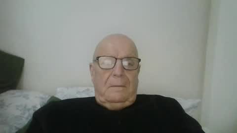 Snapshot of oggi95 chatting on February 18, 6:49 pm oggi95 online show from February 18, 6:49 pm