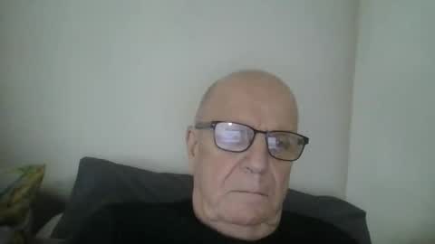 Snapshot of oggi95 chatting on January 22, 1:11 pm oggi95 online show from January 22, 1:11 pm