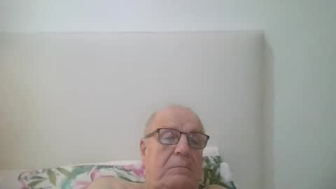 Snapshot of oggi95 chatting on January 3, 9:04 am oggi95 online show from January 3, 9:04 am