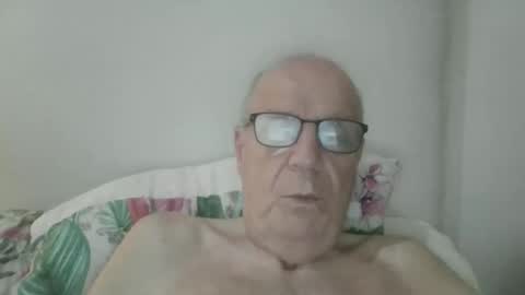 Snapshot of oggi95 chatting on September 16, 7:20 am oggi95 online show from September 16, 7:20 am