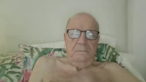 Snapshot of oggi95 chatting on September 23, 7:40 am oggi95 online show from September 23, 7:40 am