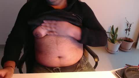 Snapshot of ohfck11 chatting on December 6, 1:55 pm Chubby Gary online show from December 6, 1:55 pm