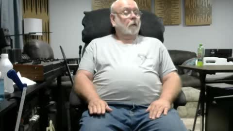 Snapshot of old_guy111 chatting on October 2, 1:20 am old_guy111 online show from October 2, 1:20 am