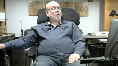 Snapshot of old_guy111 chatting on December 5, 10:12 pm old_guy111 online show from December 5, 10:12 pm