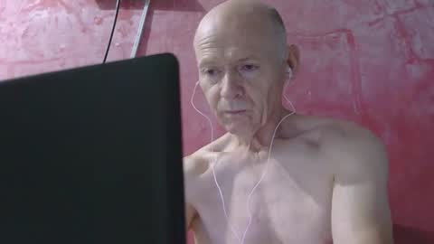 oldbuthorny62 online show from April 16, 12:21 am