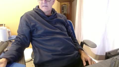Snapshot of olderandwiser chatting on December 25, 3:38 pm Older and Wiser online show from December 25, 3:38 pm