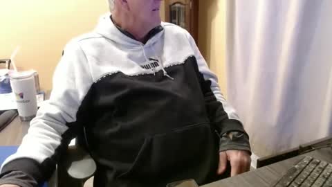 Snapshot of olderandwiser chatting on January 28, 10:56 pm Older and Wiser online show from January 28, 10:56 pm
