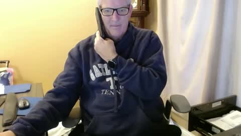 Snapshot of olderandwiser chatting on December 16, 5:22 pm Older and Wiser online show from December 16, 5:22 pm