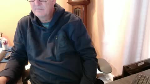 Snapshot of olderandwiser chatting on December 18, 5:31 pm Older and Wiser online show from December 18, 5:31 pm
