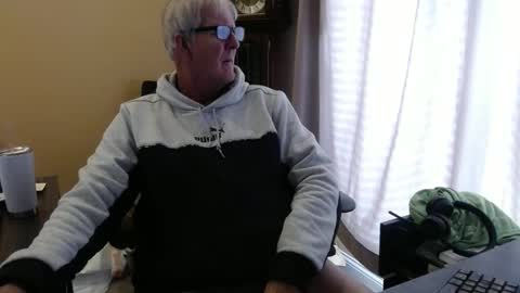Snapshot of olderandwiser chatting on February 3, 7:52 pm Older and Wiser online show from February 3, 7:52 pm