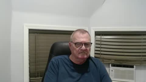 Snapshot of oldguybigd chatting on September 17, 4:13 am oldguybigd online show from September 17, 4:13 am