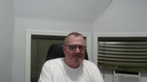 Snapshot of oldguybigd chatting on September 12, 5:29 am oldguybigd online show from September 12, 5:29 am