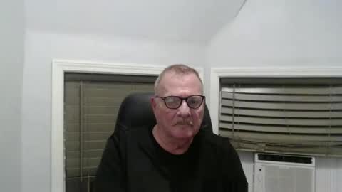 Snapshot of oldguybigd chatting on September 14, 6:26 am oldguybigd online show from September 14, 6:26 am