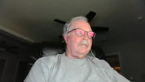 OldLakeGuy online show from December 19, 3:07 am