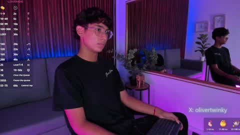 oliver20__ online show from April 2, 5:59 am