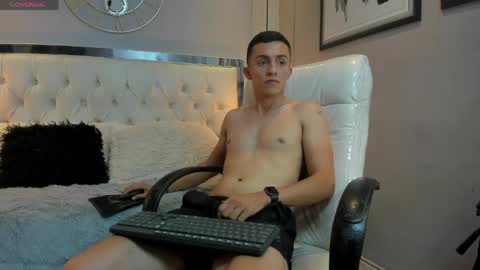 Oliver Chaze  online show from May 6, 10:21 pm