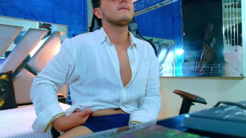 oliver_jamees online show from March 26, 12:42 pm