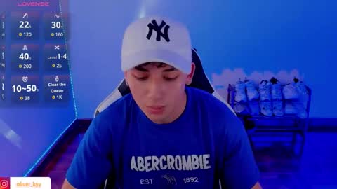 Snapshot of oliver_kyy chatting on September 12, 7:36 pm oliveeer online show from September 12, 7:36 pm