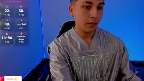 Snapshot of oliver_kyy chatting on September 17, 7:04 pm oliveeer online show from September 17, 7:04 pm