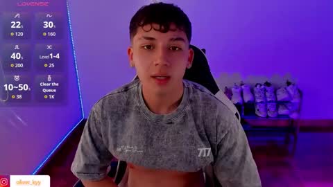 Snapshot of oliver_kyy chatting on September 13, 7:37 pm oliveeer online show from September 13, 7:37 pm