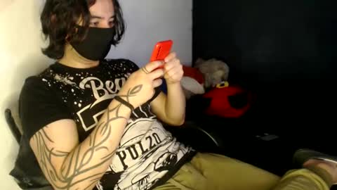 Snapshot of oliver_laid_2023 chatting on February 14, 9:32 pm oliver_laid_2023 online show from February 14, 9:32 pm