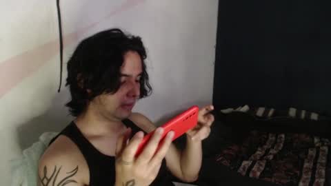 Snapshot of oliver_laid_2023 chatting on December 17, 3:39 am oliver_laid_2023 online show from December 17, 3:39 am