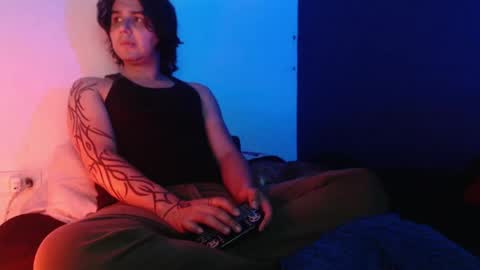 Snapshot of oliver_laid_2023 chatting on December 29, 7:50 am oliver_laid_2023 online show from December 29, 7:50 am