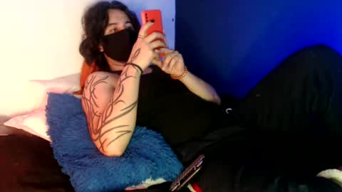 Snapshot of oliver_laid_2023 chatting on January 16, 5:44 pm oliver_laid_2023 online show from January 16, 5:44 pm