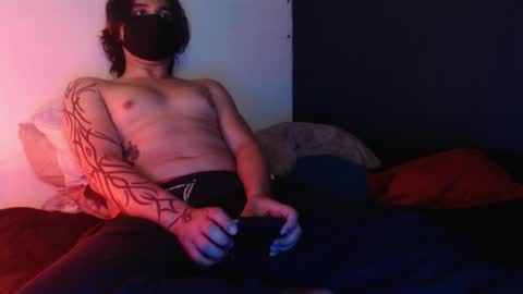 Snapshot of oliver_laid_2023 chatting on January 5, 6:24 am oliver_laid_2023 online show from January 5, 6:24 am