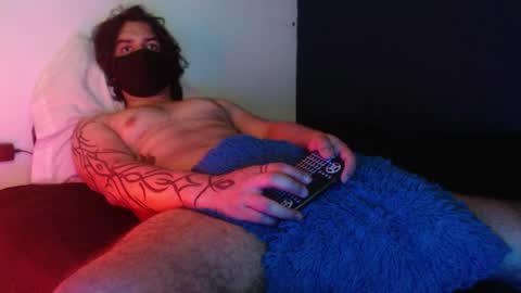 Snapshot of oliver_laid_2023 chatting on December 18, 1:37 am oliver_laid_2023 online show from December 18, 1:37 am