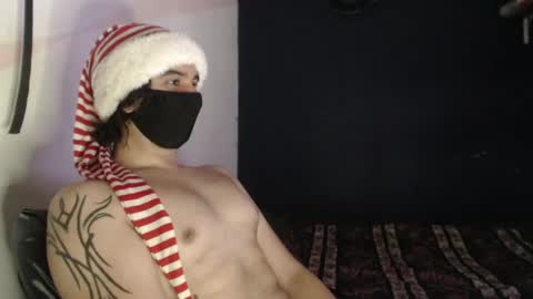 Snapshot of oliver_laid_2023 chatting on December 15, 11:31 pm oliver_laid_2023 online show from December 15, 11:31 pm