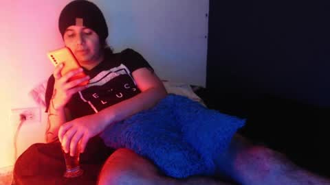 Snapshot of oliver_laid_2023 chatting on January 2, 2:11 am oliver_laid_2023 online show from January 2, 2:11 am