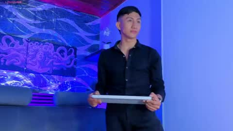 oliver mr  online show from April 23, 7:49 pm