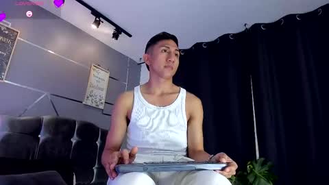 Snapshot of oliver_mr_ chatting on September 23, 10:09 pm oliver mr online show from September 23, 10:09 pm