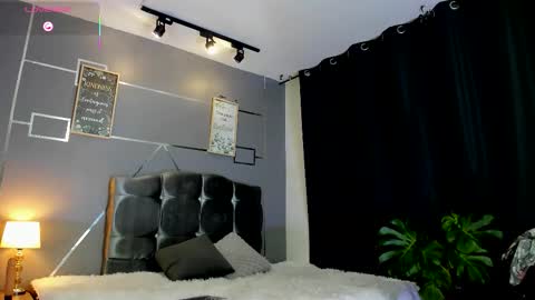 Snapshot of oliver_mr_ chatting on October 7, 8:02 pm oliver mr online show from October 7, 8:02 pm