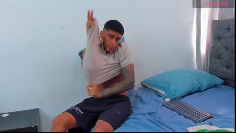 oliver_smith_2 online show from December 26, 4:25 pm