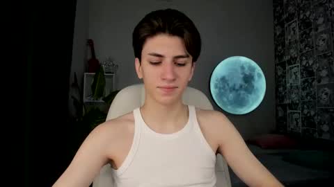 Snapshot of oliver_starboy chatting on September 11, 7:29 am Oliver online show from September 11, 7:29 am