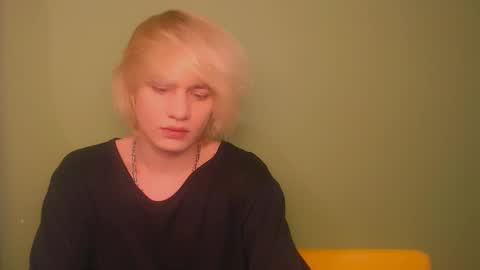 Snapshot of oliver_sweet_ chatting on December 29, 1:34 am Oliver online show from December 29, 1:34 am