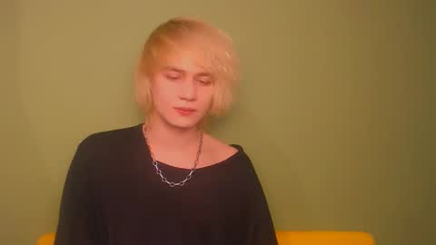 Snapshot of oliver_sweet_ chatting on January 14, 2:19 am Oliver online show from January 14, 2:19 am